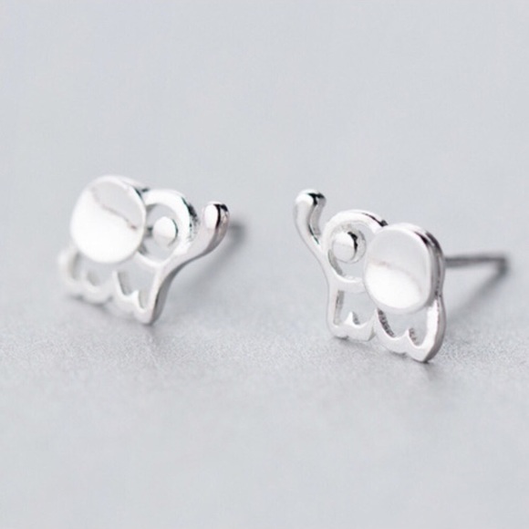 Mini Elephant ๐ Sterling Silver(925) Post Earring - Picture 1 of 5